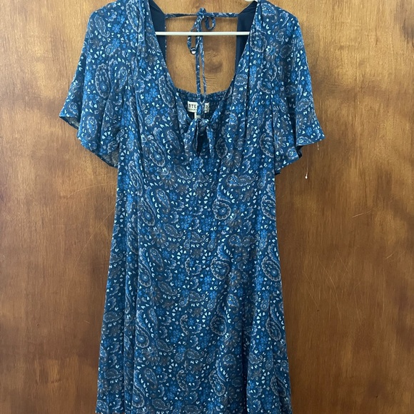 Idyllwind Dresses & Skirts - Idyllwind Blue and White Tie Front Midi Sundress